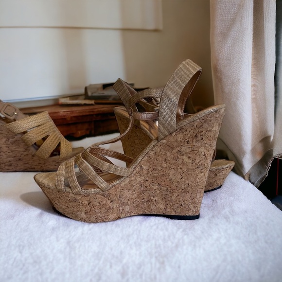 De Blossom Collection cork wedge platform sandals made with vegan faux leather - Picture 10 of 16